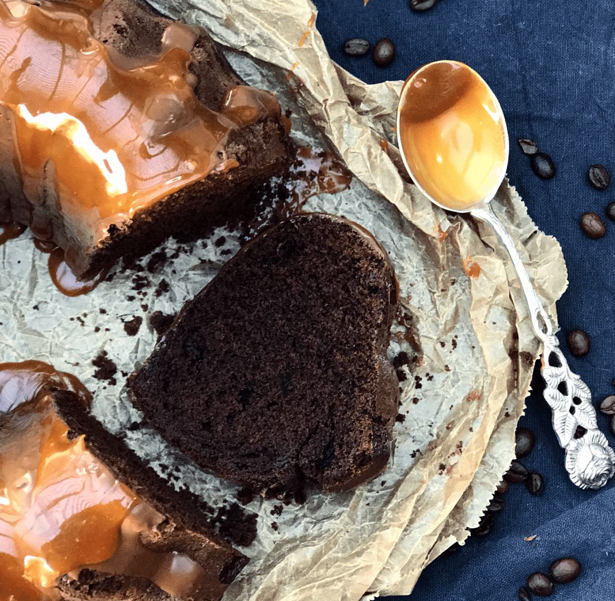 Espresso - Schokoladen Kuchen mit Karamell Topping - Lecker macht süchtig