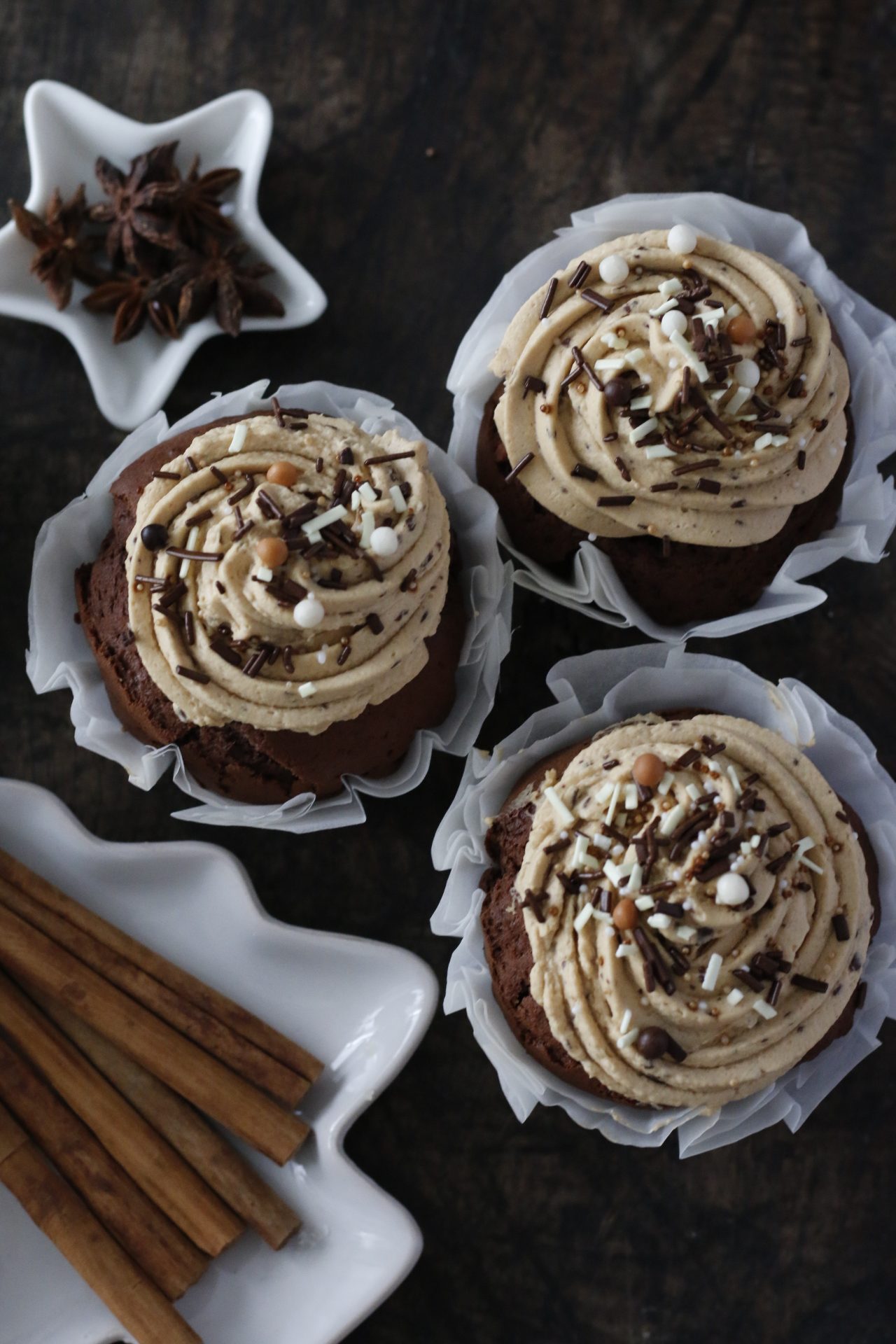 Lebkuchen Cupcakes mit Törtchen Topping Caramel & Choc